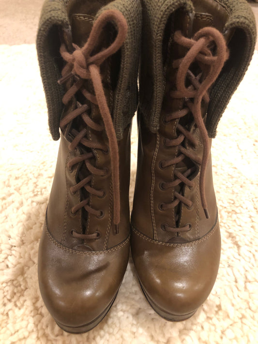 Gucci olive boots image 1