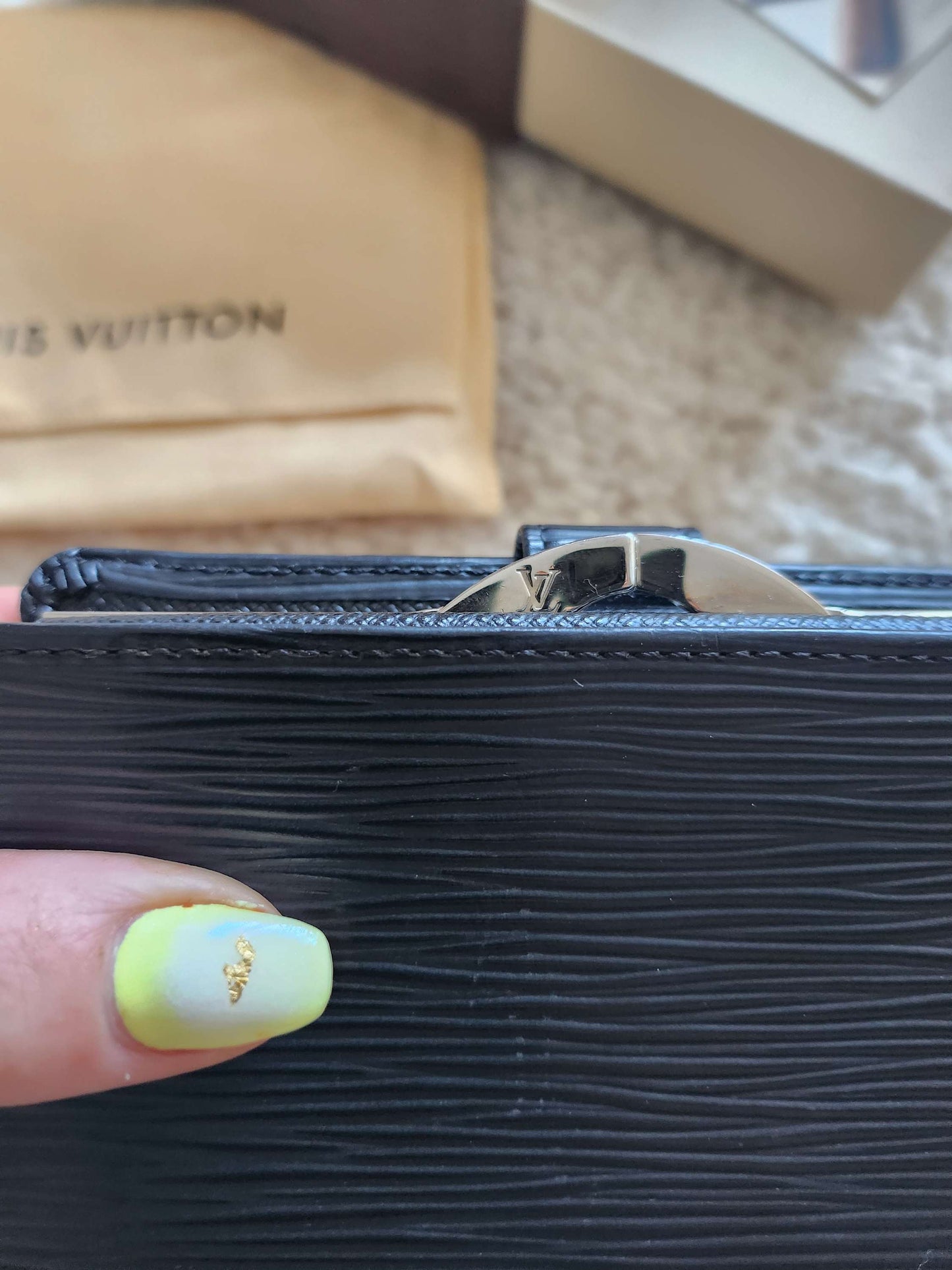 Louis vuitton epi leather coin wallet  image 2