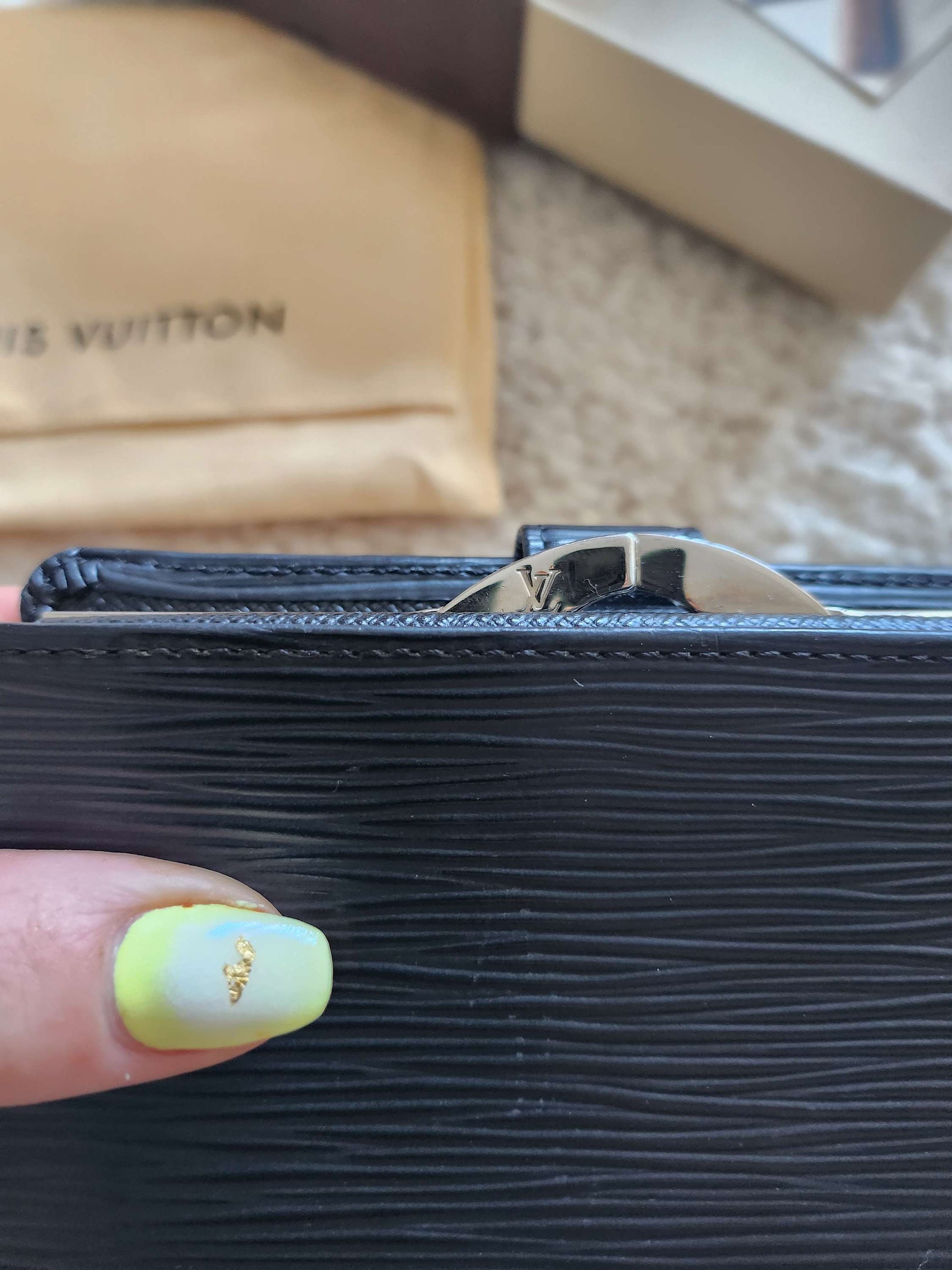 Louis vuitton epi leather coin wallet  image 2