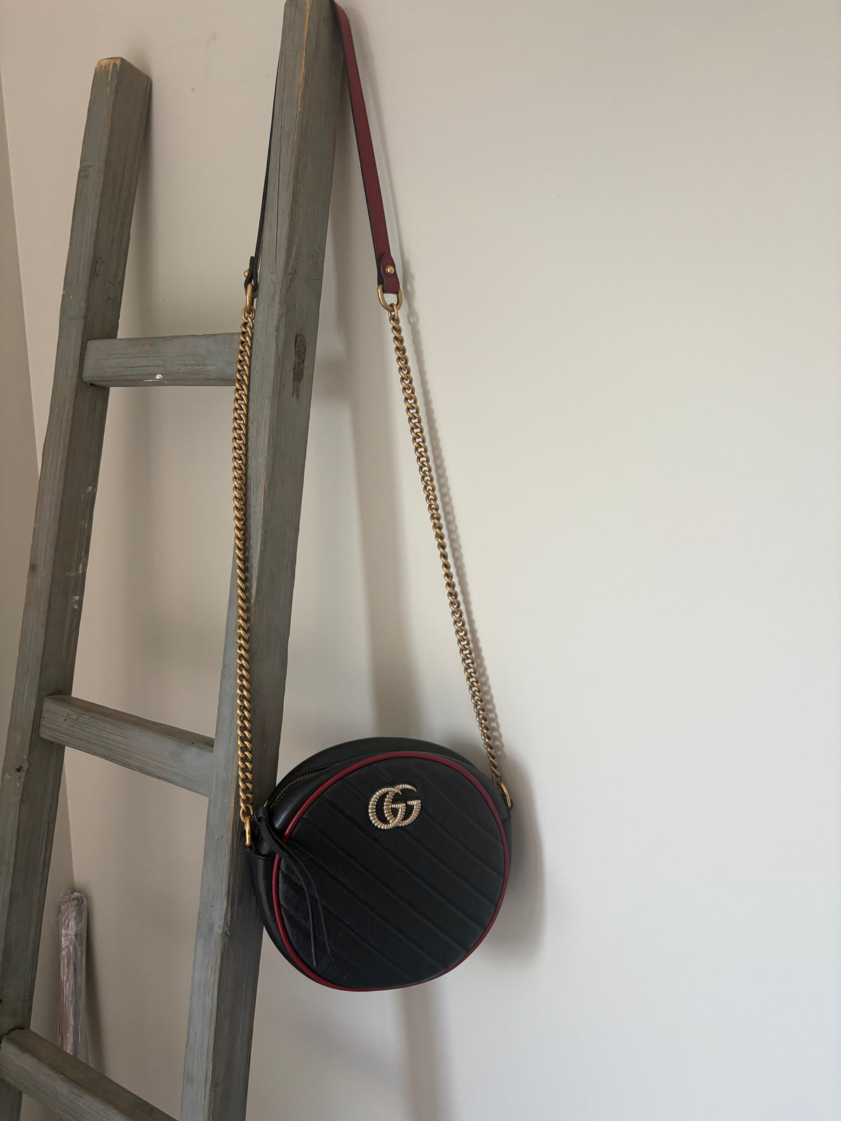 GUCCI GG Marmont Round Mini Shoulder Bag – Black