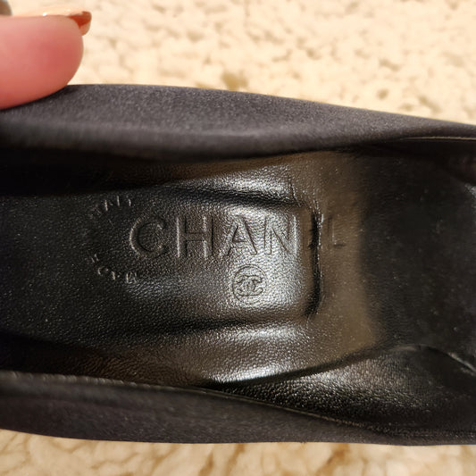 Chanel Black satin kitten heel  image 1