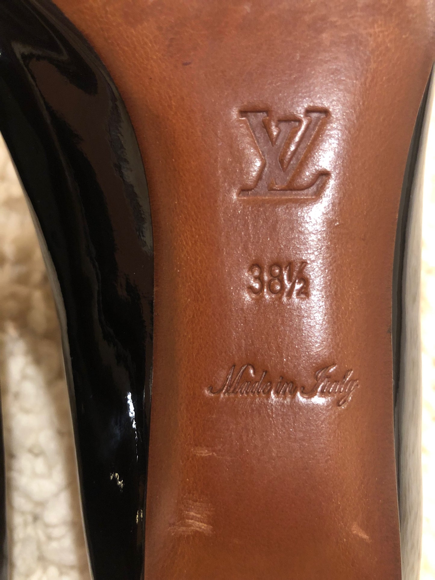 Louis Vuitton patent leather court shoe  image 2