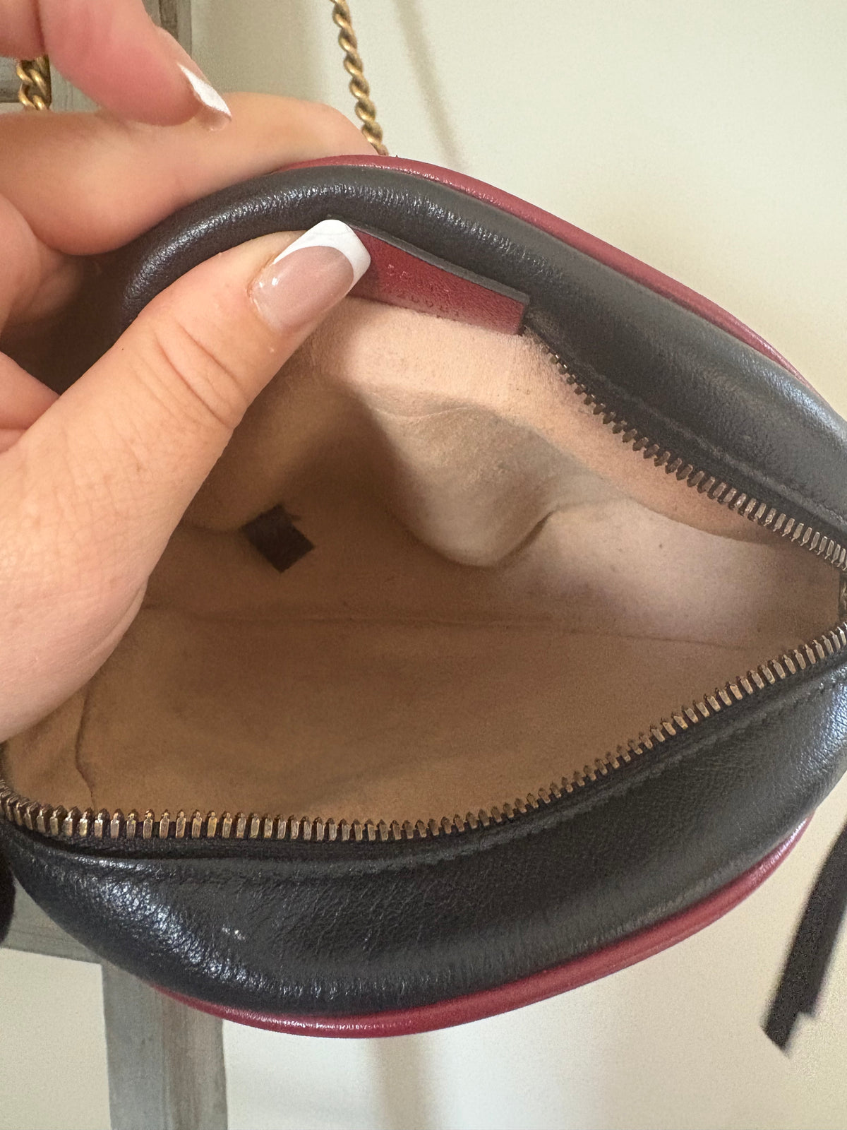 GUCCI GG Marmont Round Mini Shoulder Bag – Black