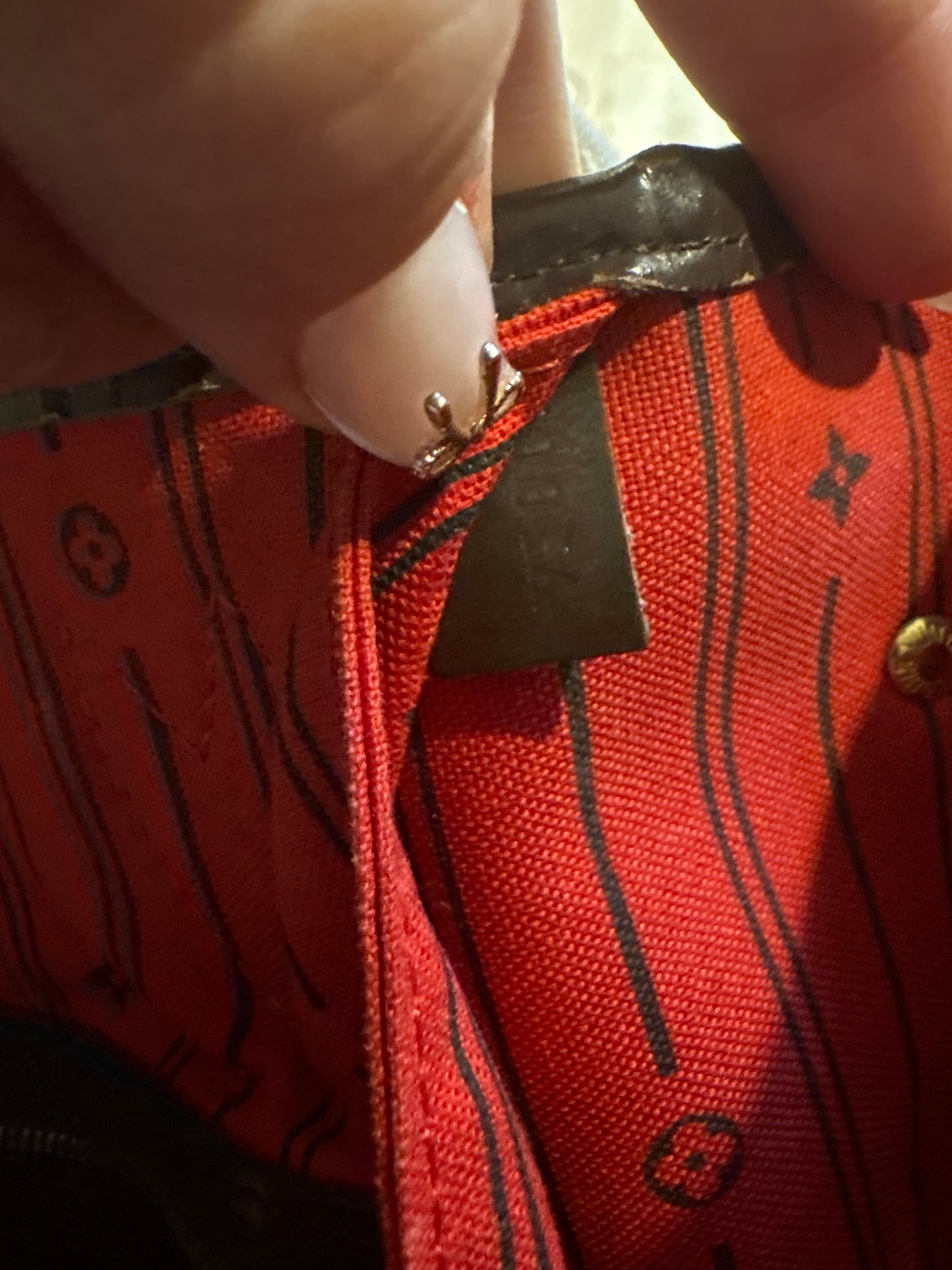 Louis Vuitton Neverfull MM – Damier Ebene (Red Interior)