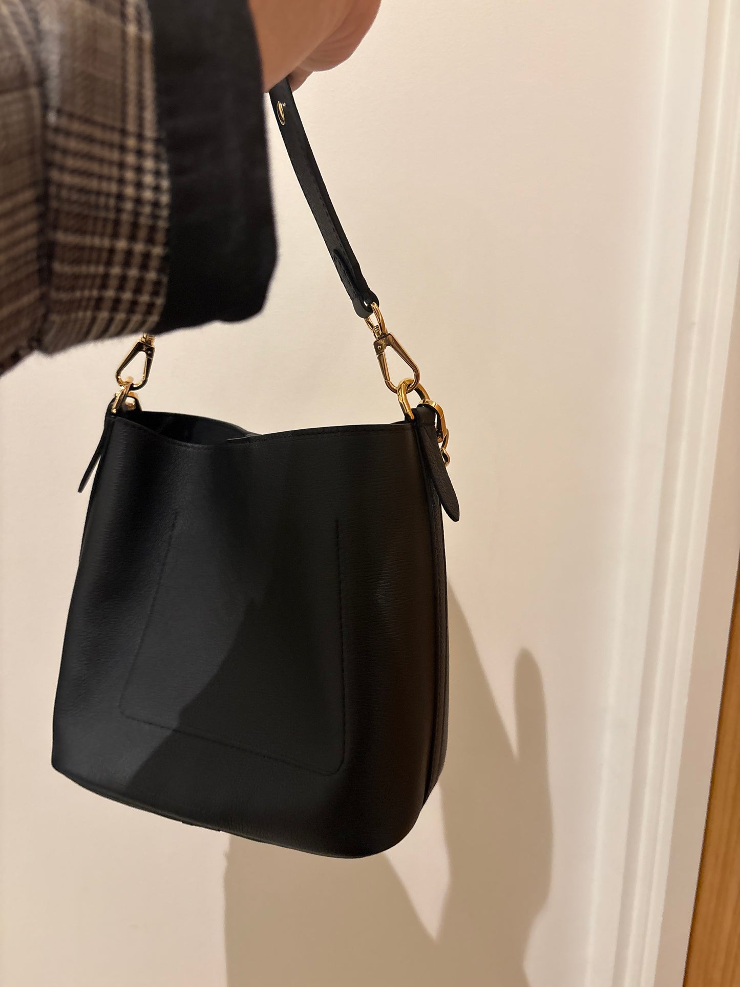 Lock and walk Lock me-  Louis Vuitton