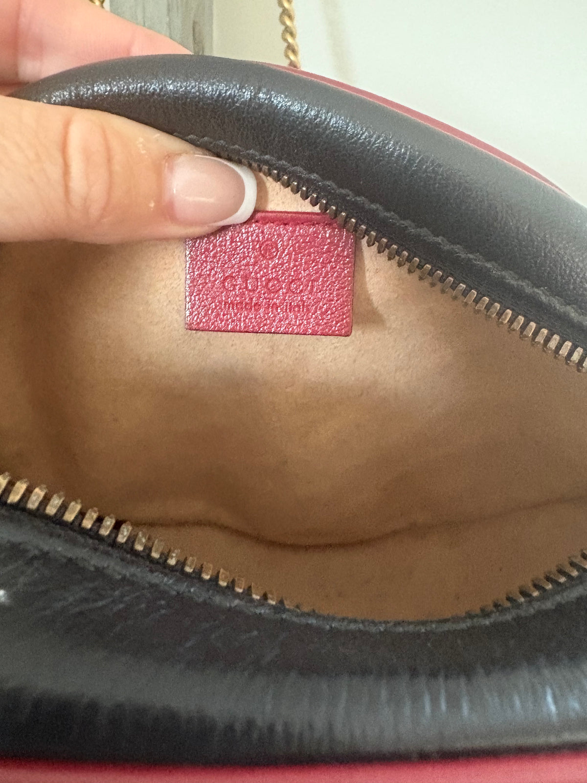 GUCCI GG Marmont Round Mini Shoulder Bag – Black