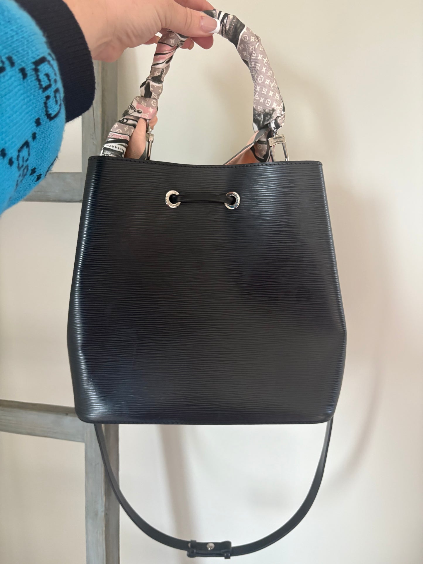 Louis Vuitton NeoNoe MM – Black Epi Leather