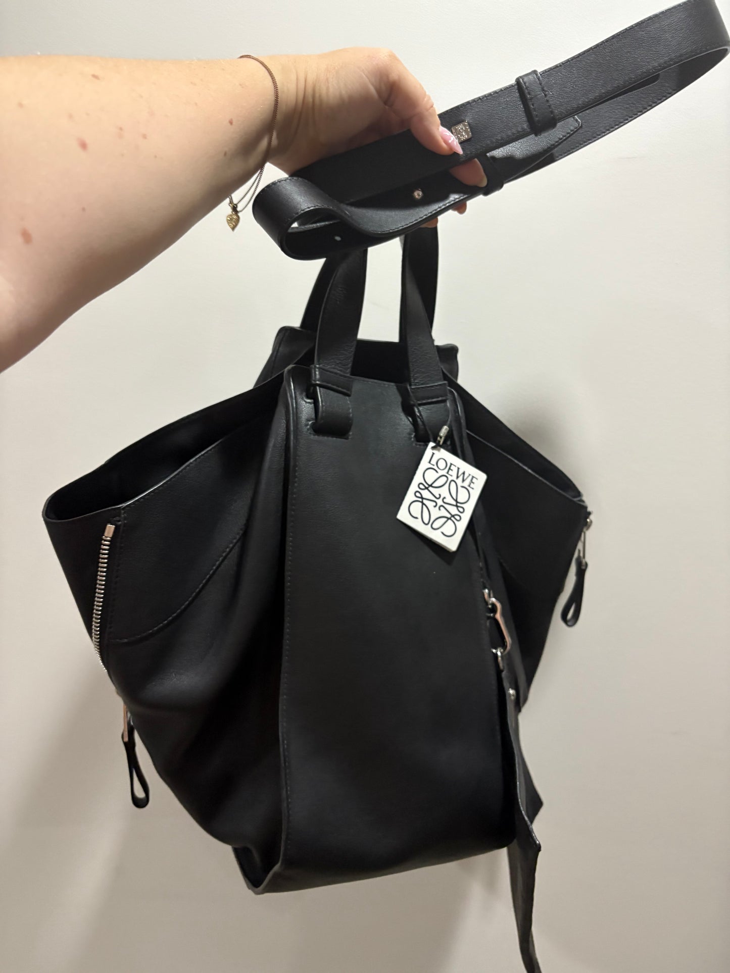 LOEWE HAMMOCK BAG – BLACK